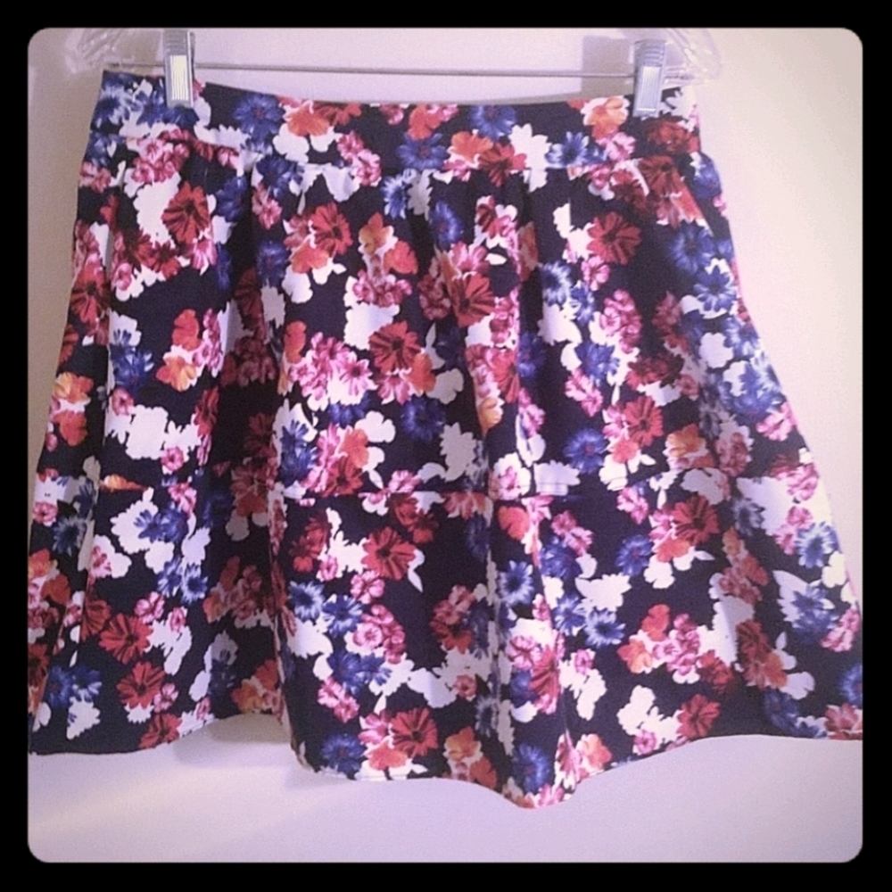 Express full skirt with pockets, fully lined